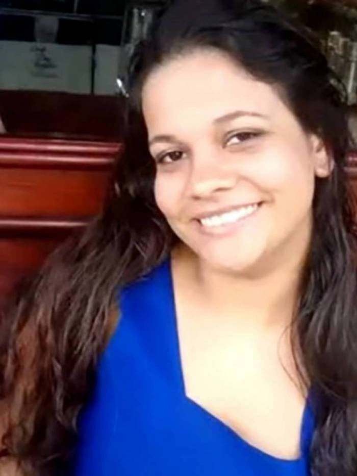 Ana Cristina, 25 anos, é baleada ao tentar proteger o filho