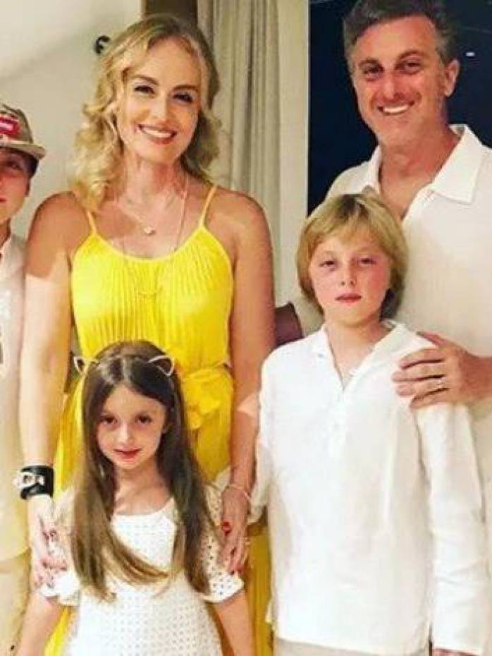 Luciano Huck e Ang&eacute;lica com os filhos - Reprodu&ccedil;&atilde;o Internet