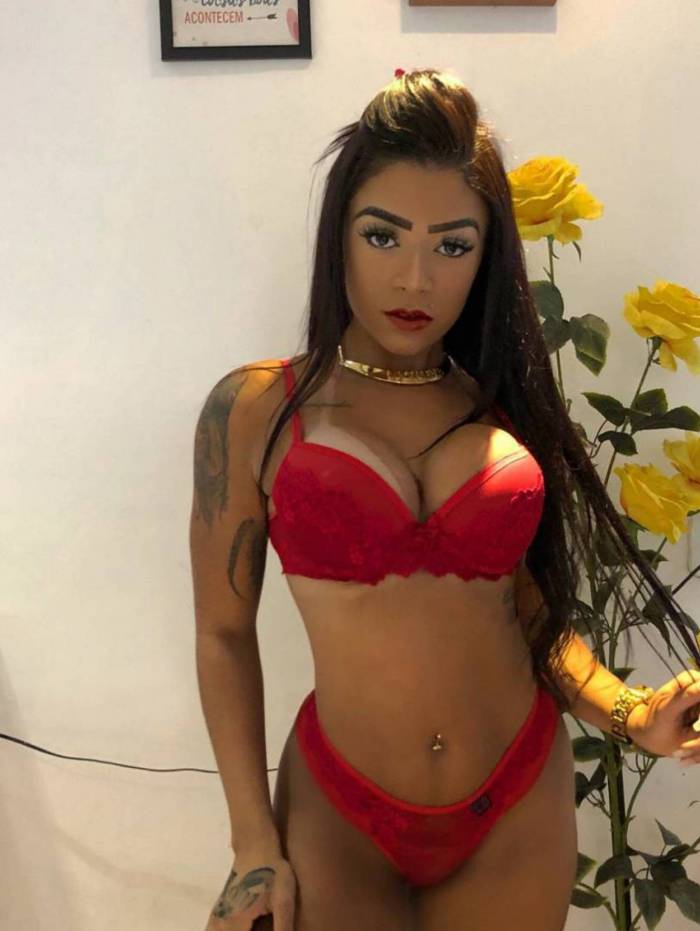 Bruna Morena, 25 anos. Conhecida como Patroa, a moradora da Vila do Pinheiro, na Mar&eacute;, &eacute; design de sobrancelha e digital influencer. Seu Insta &eacute; @aabrunamorena