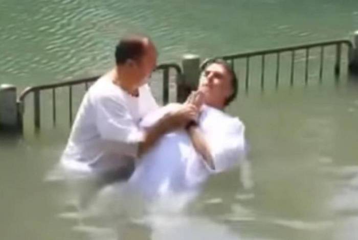 Bolsonaro foi batizado pelo Pastor Everaldo nas águas do Rio Jordão, em Israel, em 2016