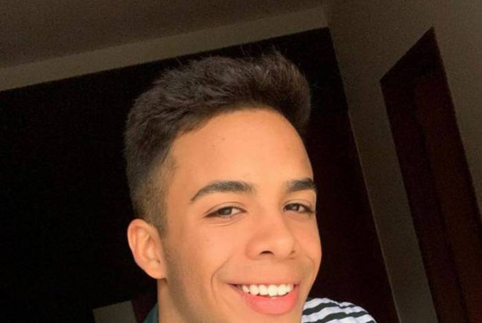 Influenciador digital bomba nas redes sociais, tem uma das 50 m&uacute;sicas virais da internet e j&aacute; conquistou at&eacute; a cantora Pocah, que dan&ccedil;ou uma de suas can&ccedil;&otilde;es