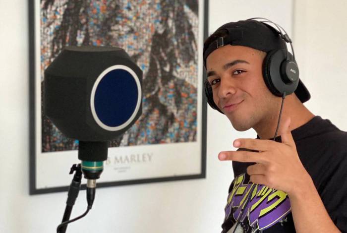 Influenciador digital bomba nas redes sociais, tem uma das 50 m&uacute;sicas virais da internet e j&aacute; conquistou at&eacute; a cantora Pocah, que dan&ccedil;ou uma de suas can&ccedil;&otilde;es