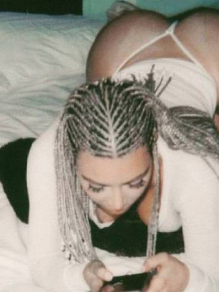 Kim Kardashian posta sequência de fotos sensuais no Instagram