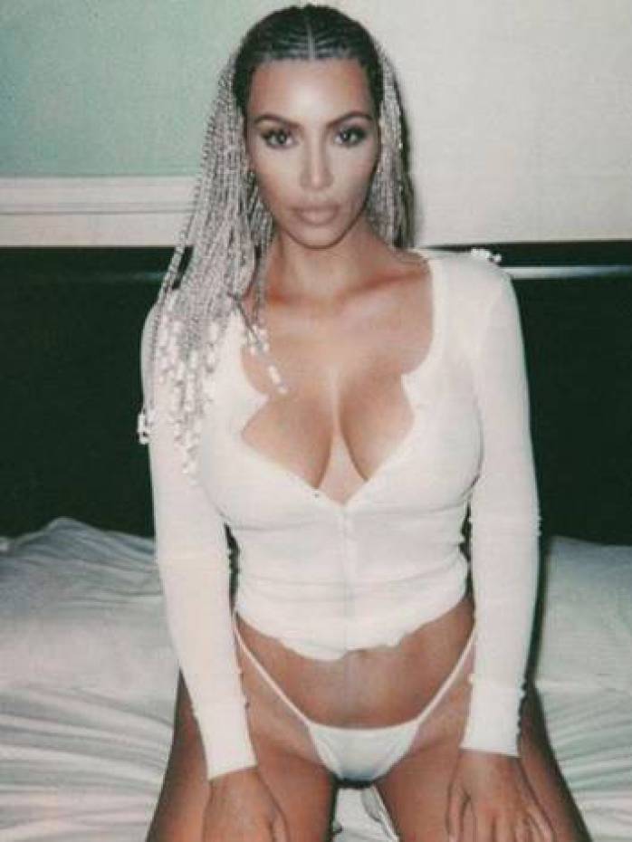 Kim Kardashian posta sequência de fotos sensuais no Instagram