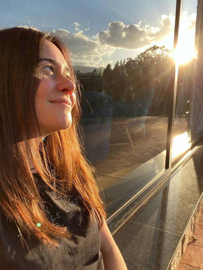 Alessandra Negrini completa 50 anos e esbanja boa forma