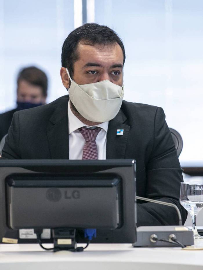 Castro criou grupo de trabalho para planejar aquisi&ccedil;&atilde;o e vacina&ccedil;&atilde;o