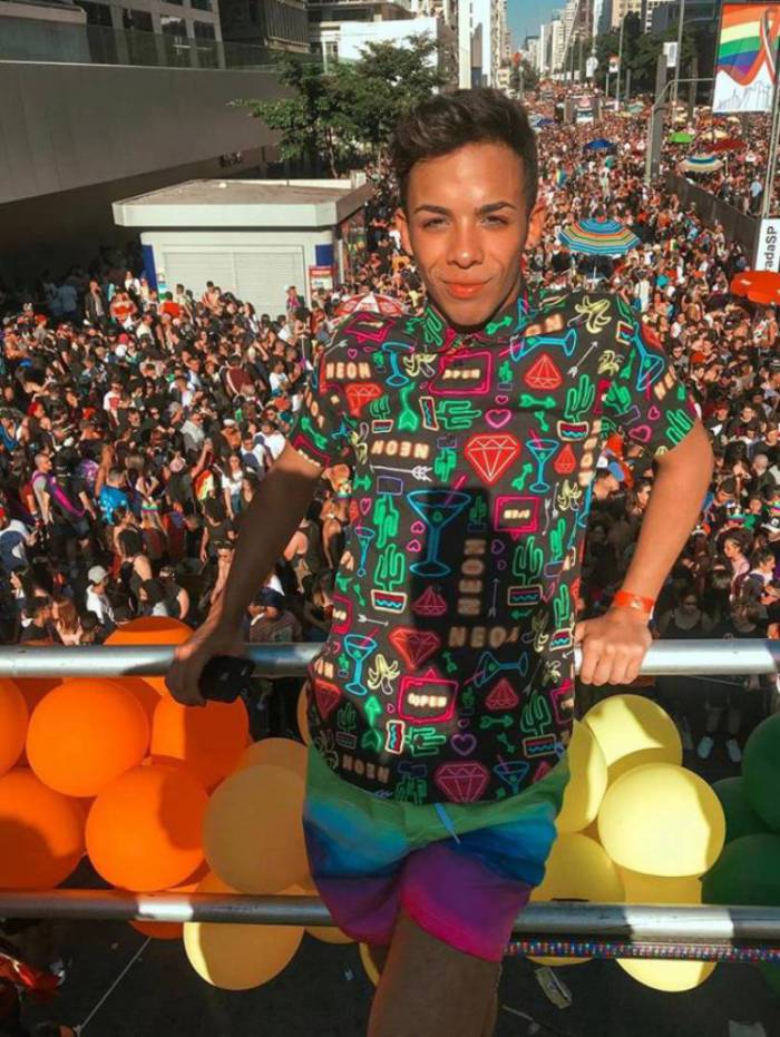 Influenciador digital bomba nas redes sociais, tem uma das 50 m&uacute;sicas virais da internet e j&aacute; conquistou at&eacute; a cantora Pocah, que dan&ccedil;ou uma de suas can&ccedil;&otilde;es