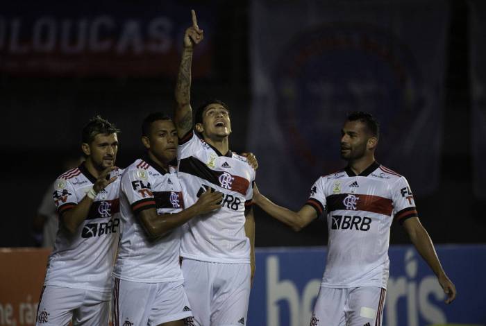 Com dois gols, Pedro foi bem e substituiu o titular Gabigol à altura