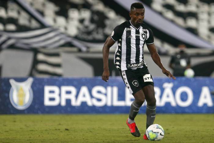 Kalou teve boa presença no jogo