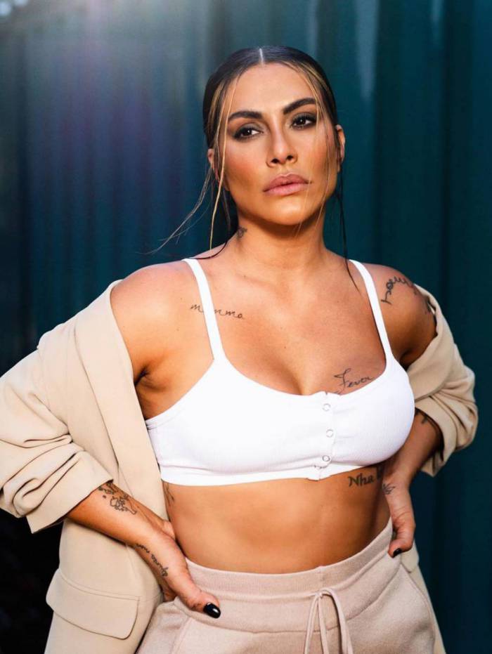 Famosas aderem &agrave; moda da franja descolorida