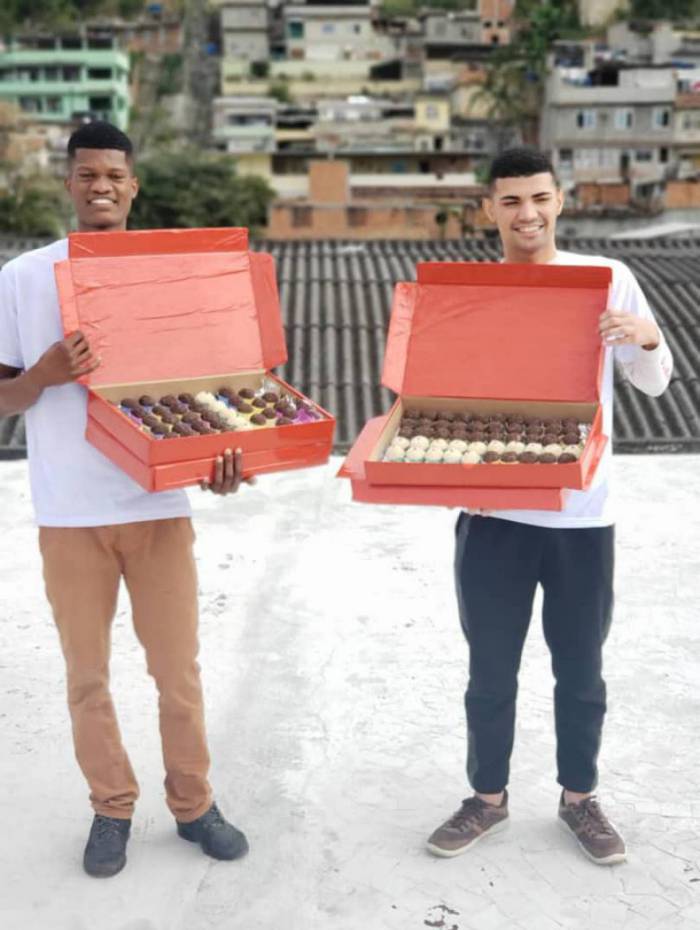 Luiz Guerreiro e o amigo Felipe Donato vendem delícias de vários sabores