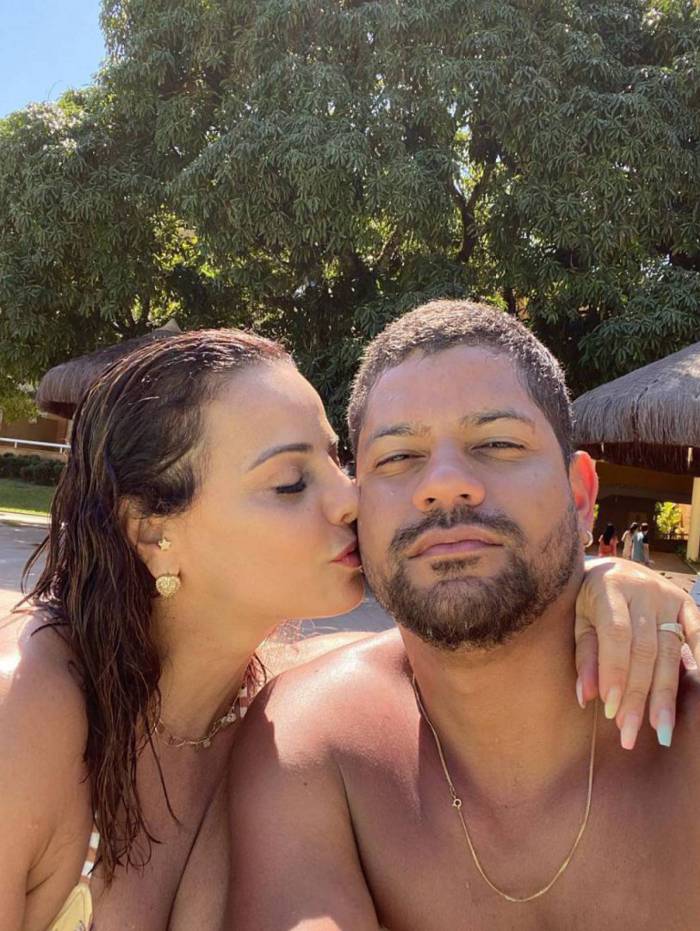 Viviane Araújo e o namorado, Guilherme Militão, estão em Angra dos Reis