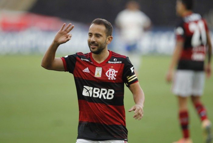 Everton Ribeiro &eacute; um dos destaques do Fla