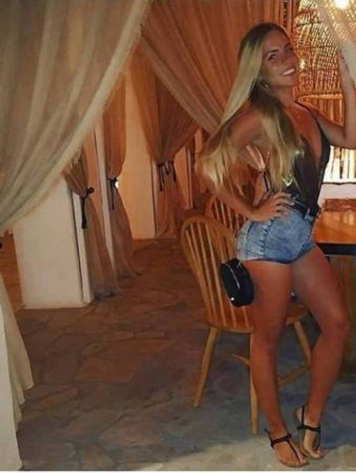 Florenc&eacute; Neubert, de 22 anos, &eacute; apontada como novo affair de Adriano Imperador