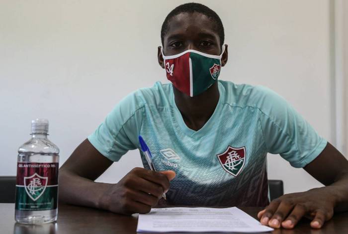 Luiz Henrique estreou pelos profissionais do Fluminense neste ano