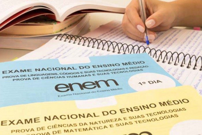 Entidades estudantis fazem pressão pela alteração na data das provas, que ocorrem em meio à segunda onda da pandemia no Brasil