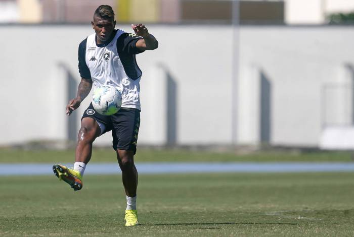 O colombiano Rentería já pode estrear pelo Botafogo