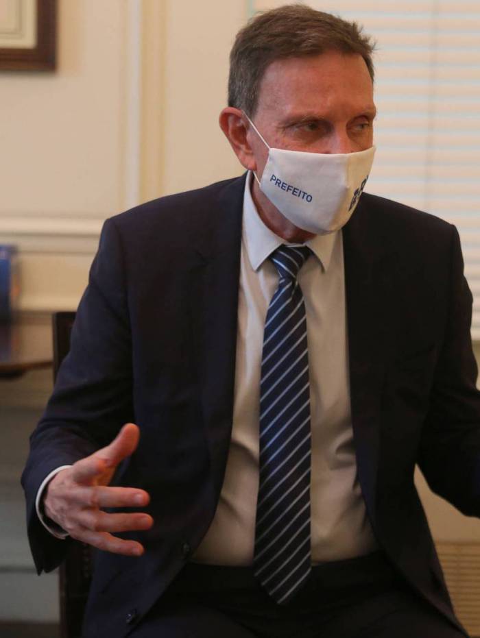 Mandados s&atilde;o cumpridos em endere&ccedil;os ligados a Crivella e &agrave; prefeitura