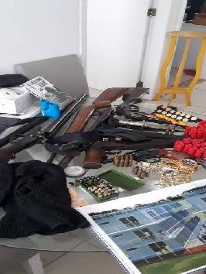 Armas e muni&ccedil;&otilde;es foram apreendidas na opera&ccedil;&atilde;o de ontem