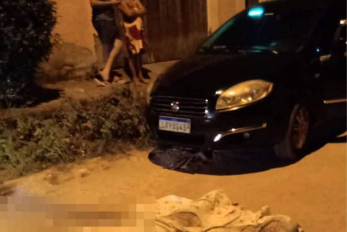 Um homem morreu no local após criminosos tentarem assaltá-lo