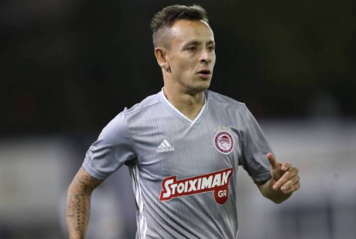 Rafinha rescindiu com o Olympiacos  e voltou esta semana ao Brasil