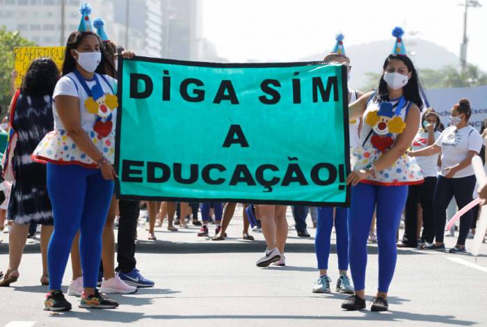 Rio de Janeiro - RJ - 13/09/2020 - Protesto dos profissionais das escolas particulares na orla de Copacabana - Foto Gilvan de Souza / Agencia O Dia
