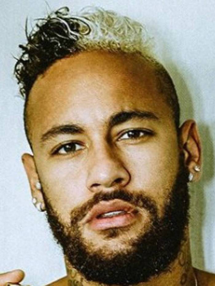 Neymar é expulso e alvo de racismo