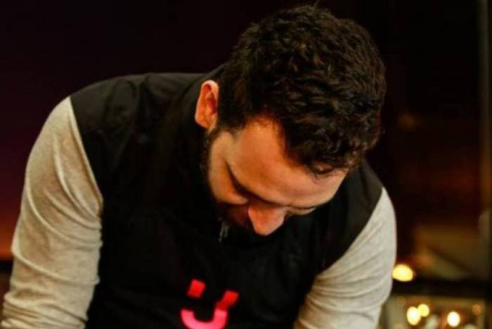 Yurgan tatua auréola dos seios