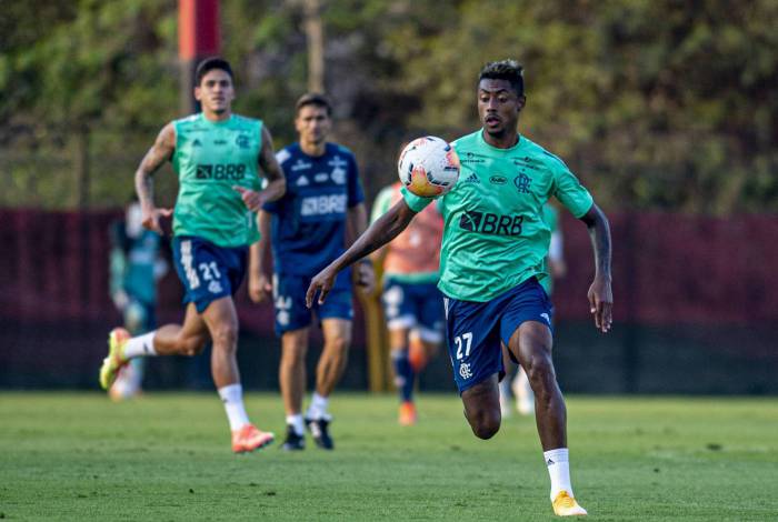 Recuperado de lesão, Bruno Henrique volta ao time em Quito