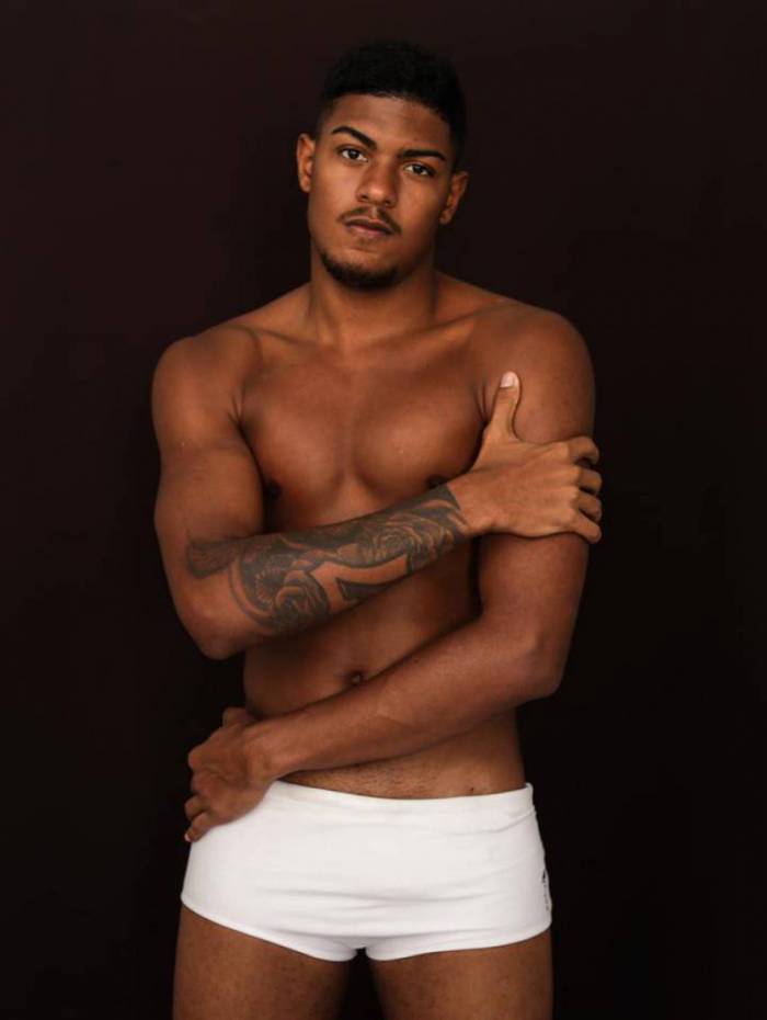 Alexandre Morais, 21 anos. Morador do Turano, no Rio Comprido, o flamenguista é modelo. Seu Instagram é @donxande77. 