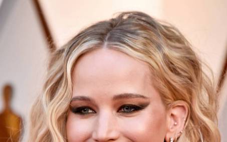 Jennifer Lawrence fala sobre suposto caso com ex-marido de Miley Cyrus