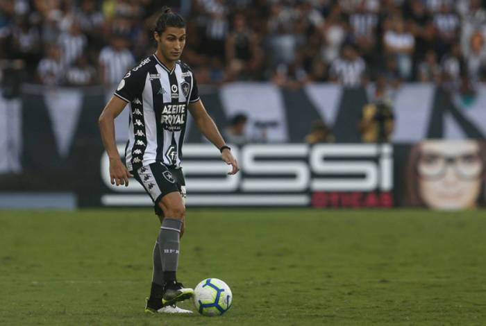 Marcinho em ação pelo Botafogo
