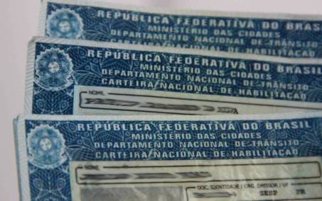 PRF flagra motorista de ônibus com CNH suspensa