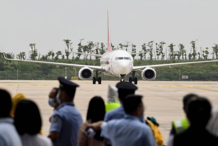 Wuhan recebe primeiro voo internacional desde janeiro