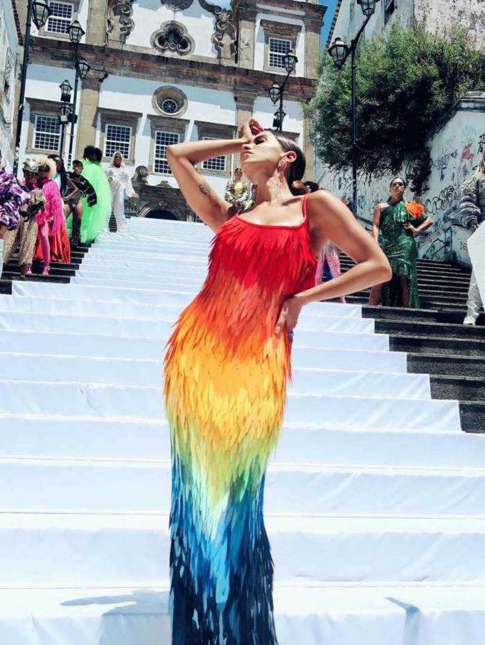 Anitta dá spoiler de um dos modelitos que usou no clipe da música 'Me Gusta'
