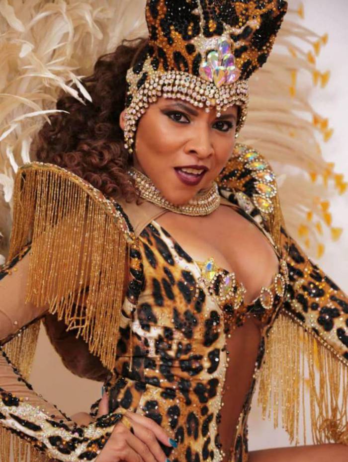 Campeã mundial de salsa e apaixonada por Carnaval, a nicaraguense Tania Daley chega para assumir o posto de rainha de bateria da Em Cima da Hora