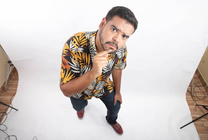 Cezar Maracujá é o convidado da 2 edição do Teatro Drive In, em Duque de Caxias