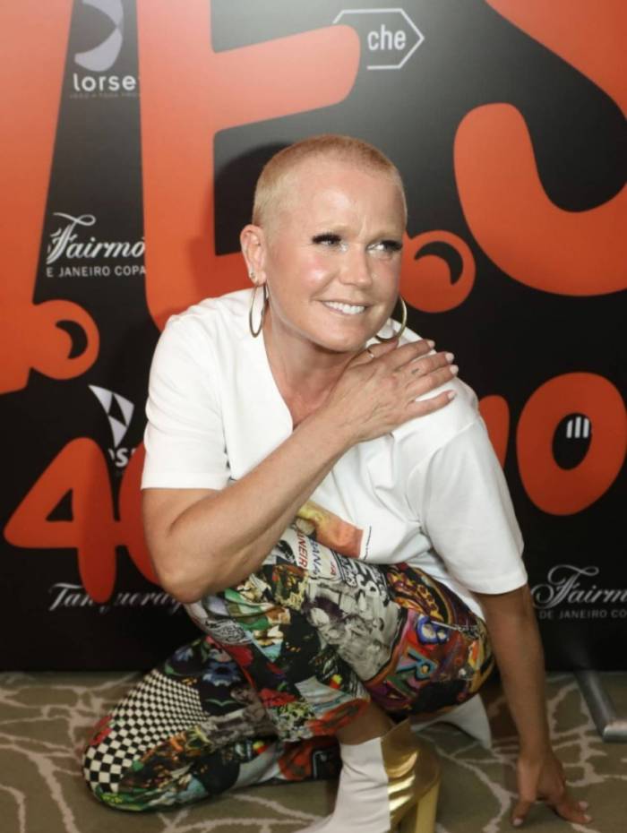 Xuxa faz coletiva de imprensa em desfile em homenagem aos 40 anos da Yes Brazil no hotel Fairmont, em Copacabana