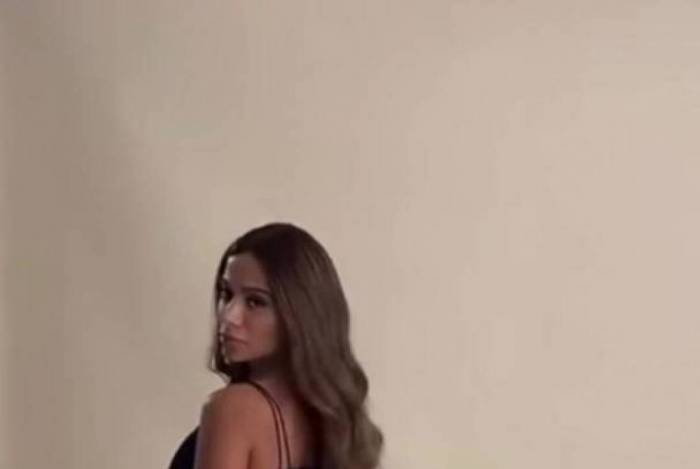 Anitta arrasa em ensaio de fotos