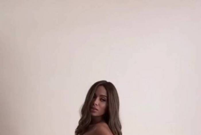 Anitta arrasa em ensaio de fotos