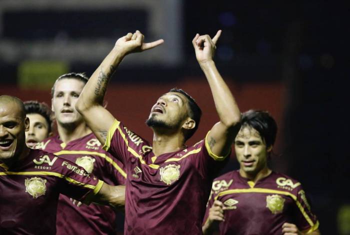 De pênalti, Brocador marcou o gol da vitória do Sport sobre o Tricolor