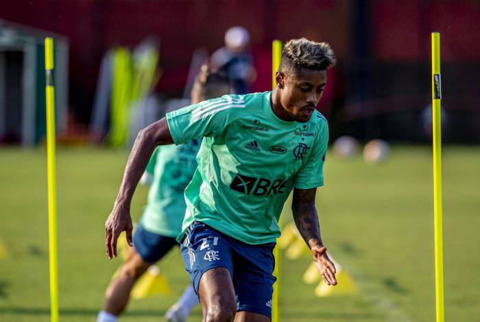 O atacante Bruno Henrique é um dos atletas que testaram positivo