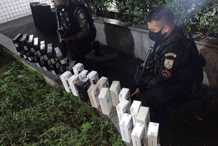 Eletrônicos que estavam em poder dos criminosos foram recuperados