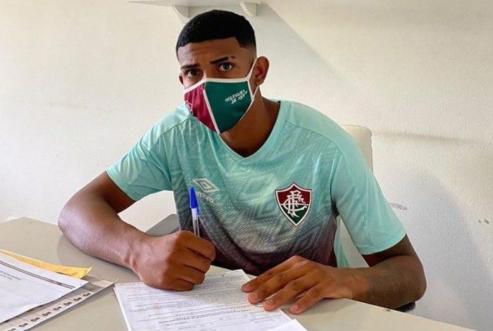 Promessa do Fluminense, John Kennedy tem 18 anos