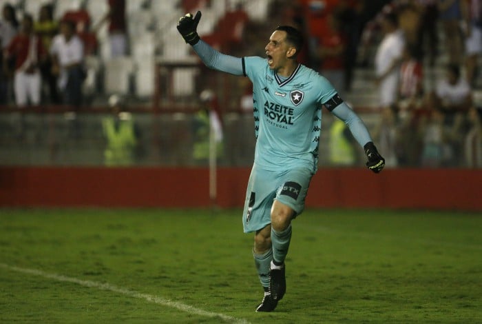 Gatito Fernández tem contrato até o fim de 2021