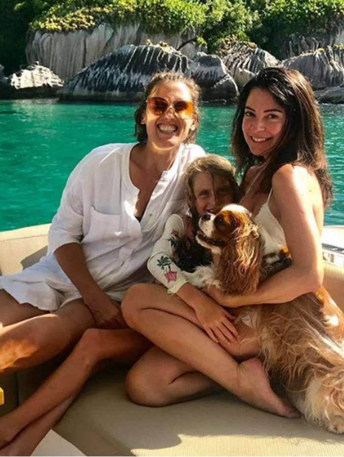 Paola Carosella e Ana Paula Padr&atilde;o curtem f&eacute;rias juntas