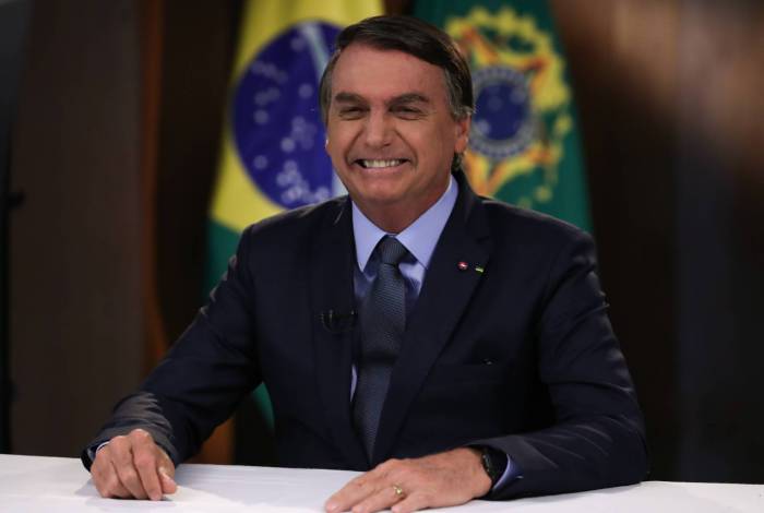 "Agora virei boiola igual maranhense, é isso?", disse Bolsonaro, após beber o refrigerante Guaraná Jesus, de cor rosa