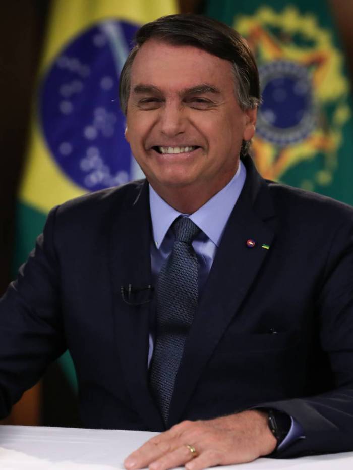&quot;Agora virei boiola igual maranhense, &eacute; isso?&quot;, disse Bolsonaro, ap&oacute;s beber o refrigerante Guaran&aacute; Jesus, de cor rosa