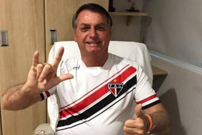 Bolsonaro se recupera no Hospital Albert Einstein após cirurgia