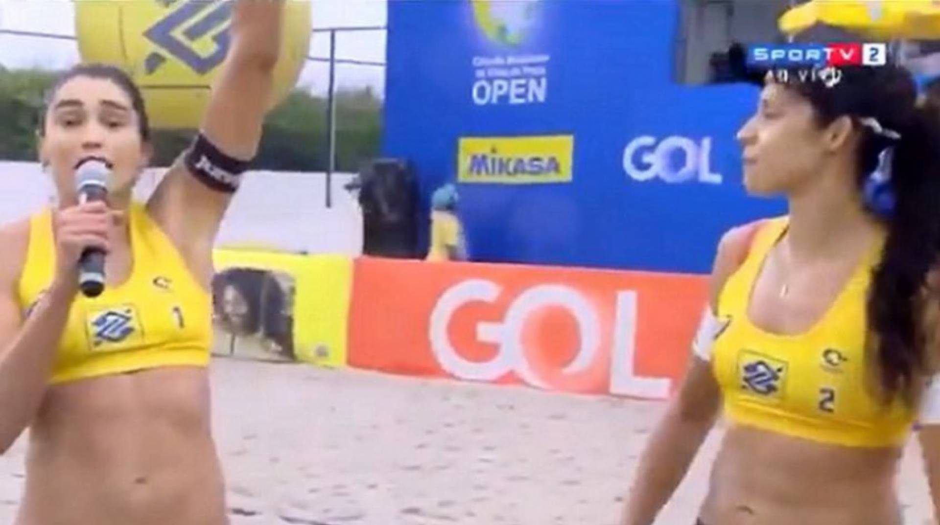 Carol Solberg gritou 'Fora, Bolsonaro' e foi denunciada pelo STJD